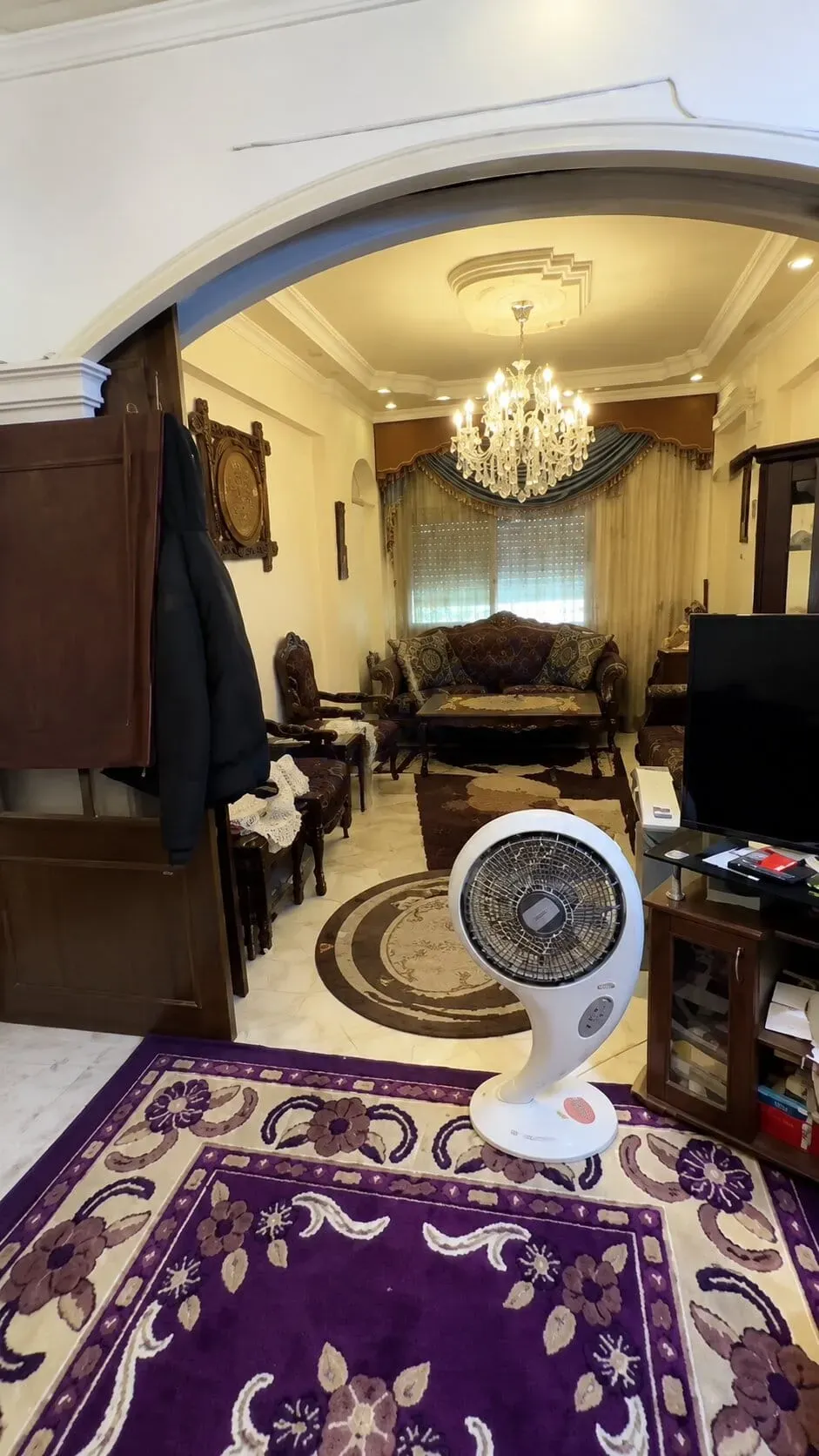 للبيع شقة مع الفرش في برزة شارع الحنبلي