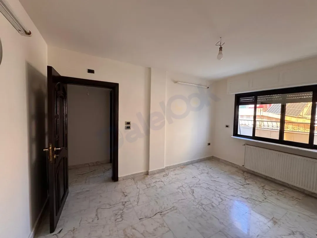uploads/advertisements/images/للبيع_شقة_مع_تراس_في_دمشق_ضاحية_قدسيا__1_-1789941378194.webp