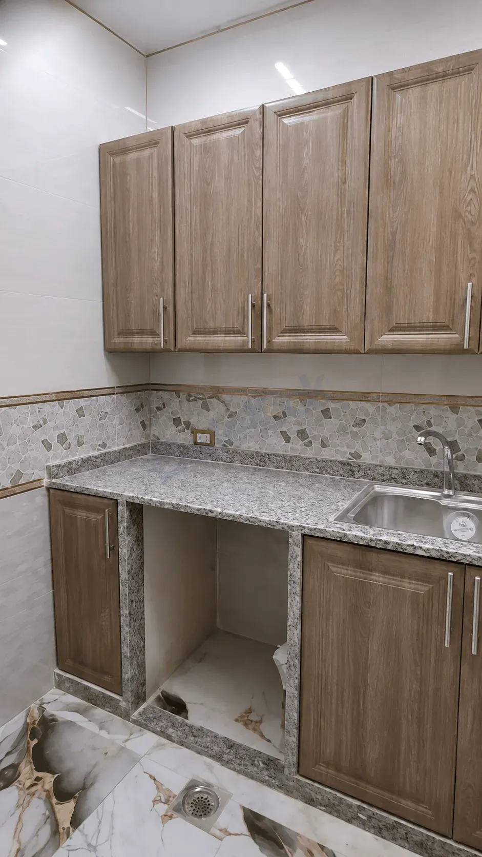 uploads/advertisements/images/للبيع_شقة_مميزة_في_الهامة___حي_الشامية__10_-1784750577219.webp