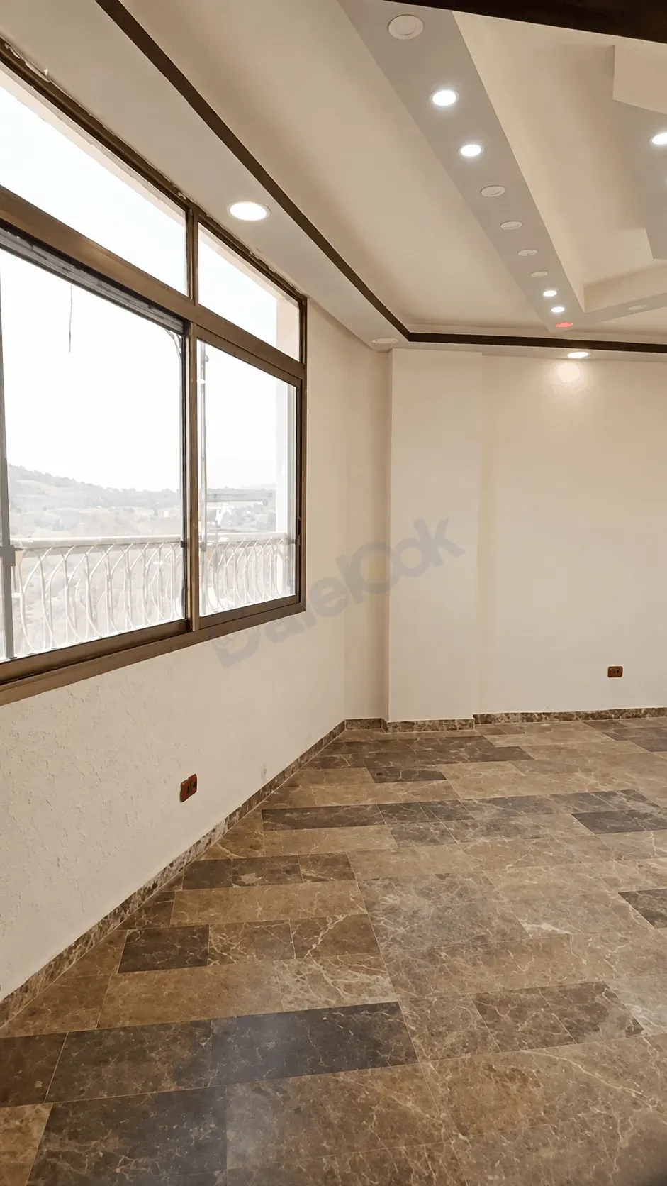 uploads/advertisements/images/للبيع_شقة_مميزة_في_الهامة___حي_جمرايا__2_-1784651923625.webp