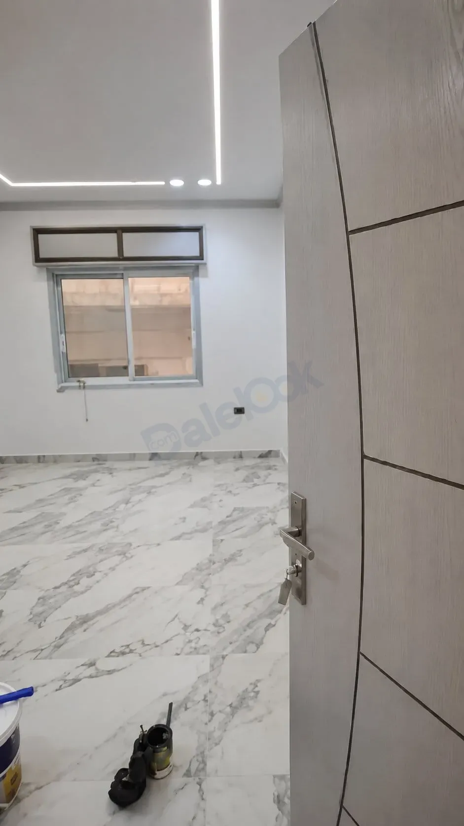 للبيع شقة مميزة في الهامة قرب موقف السكة