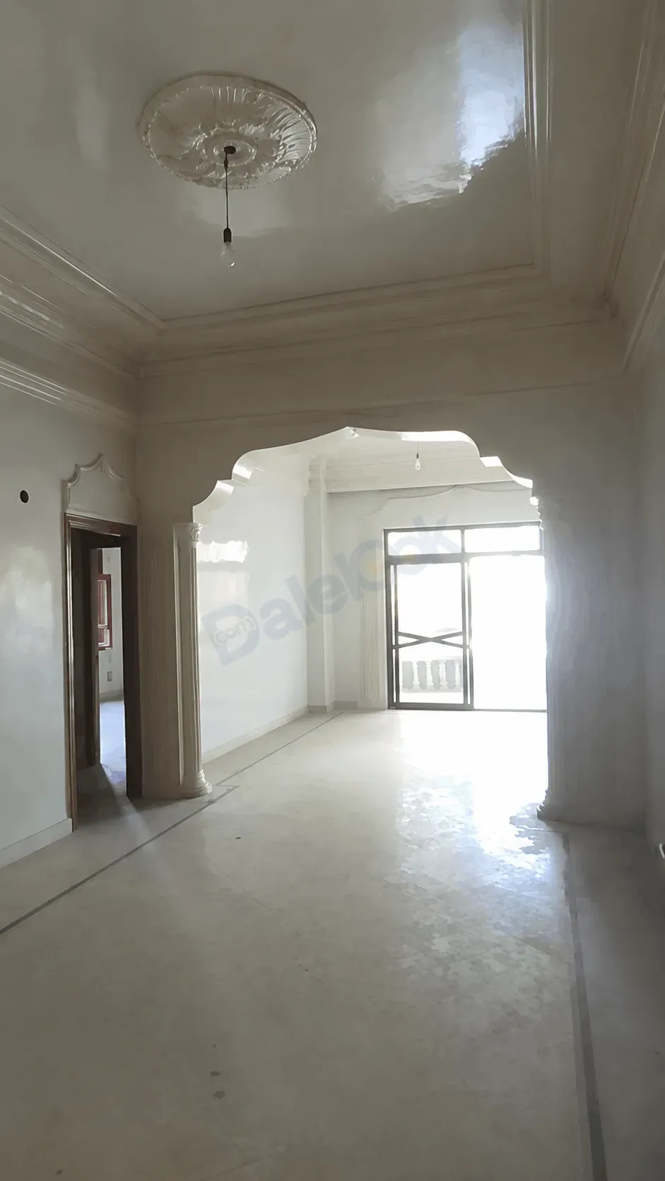 uploads/advertisements/images/للبيع_شقة_واسعة_في_الشهبندر__8_-1784299164664.webp