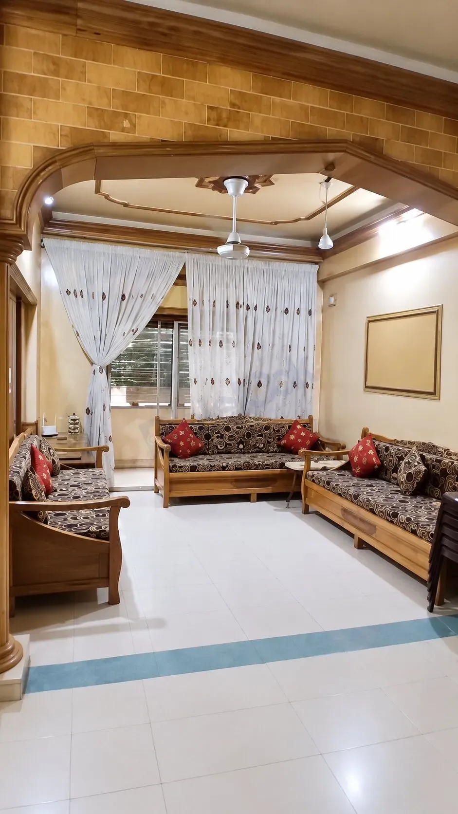 uploads/advertisements/images/للبيع_شقة_واسعة_في_بيت_سحم__7_-1791986470507.webp