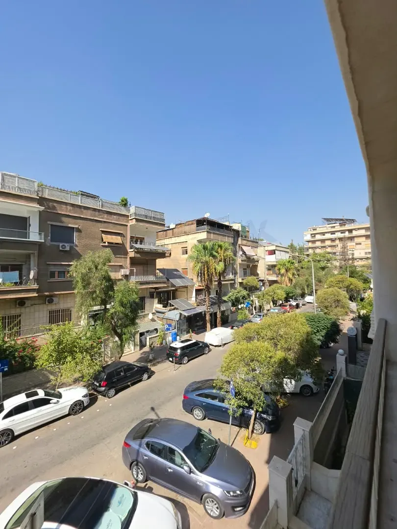 uploads/advertisements/images/للبيع_شقتين_في_دمشق_بمنطقة_المالكي__9_-1789941708645.webp