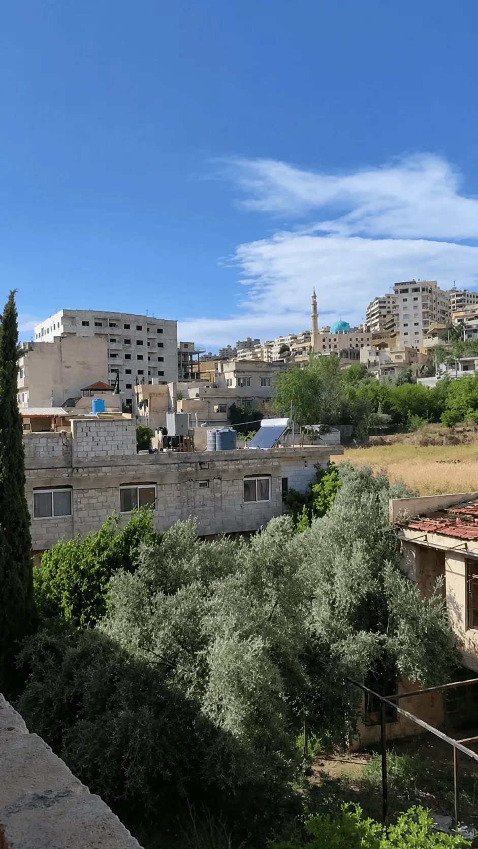 للبيع شقه ساحه هامه بعدجسر طريق وادي تحتاني