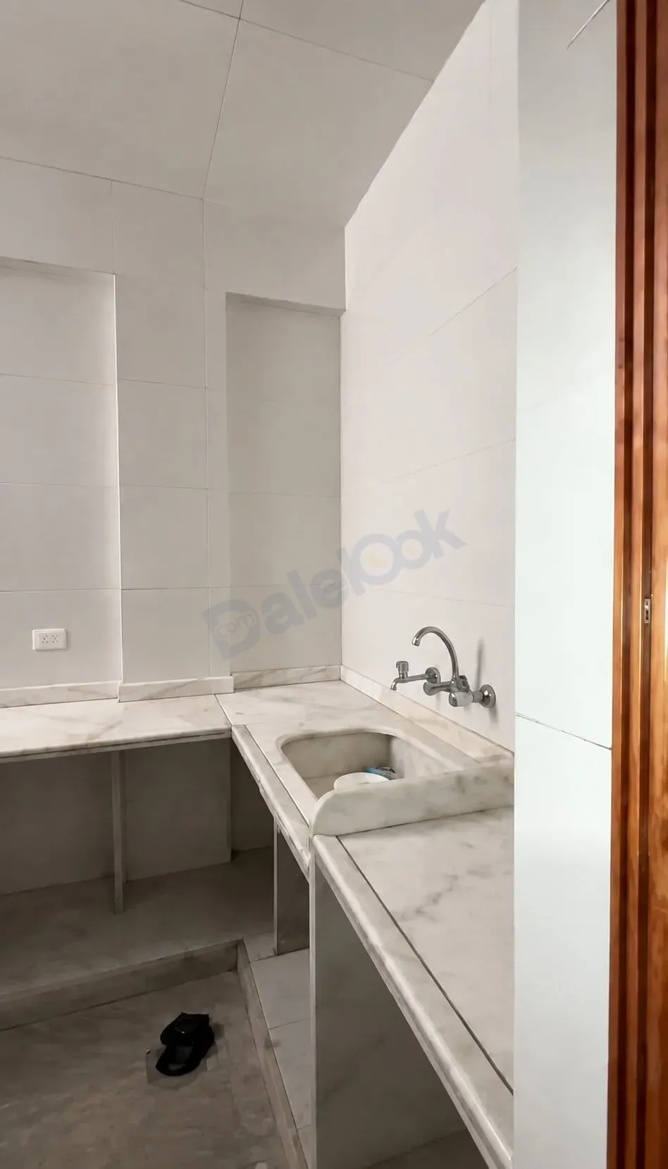 uploads/advertisements/images/للبيع_شقه_سكنية_في_حرستا_كرم_الطلعة__2_-1786892264541.webp
