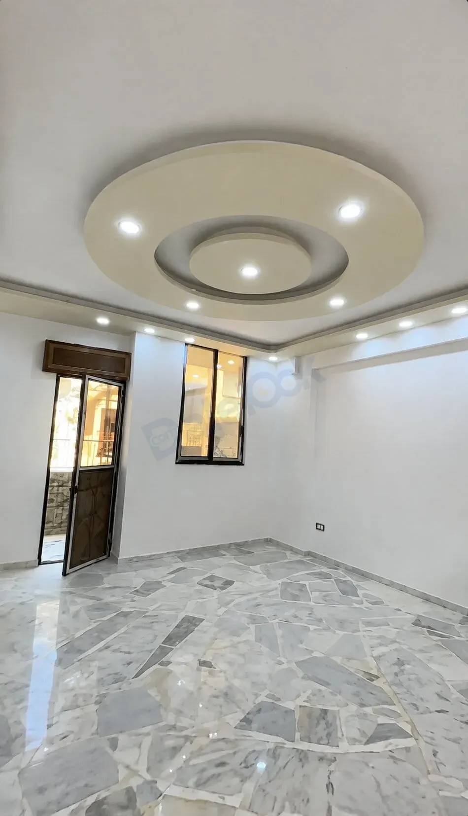 uploads/advertisements/images/للبيع_شقه_سكنيه_واسعة_في_حرستا_مقابل_جامع_العمري__7_-1786890750383.webp