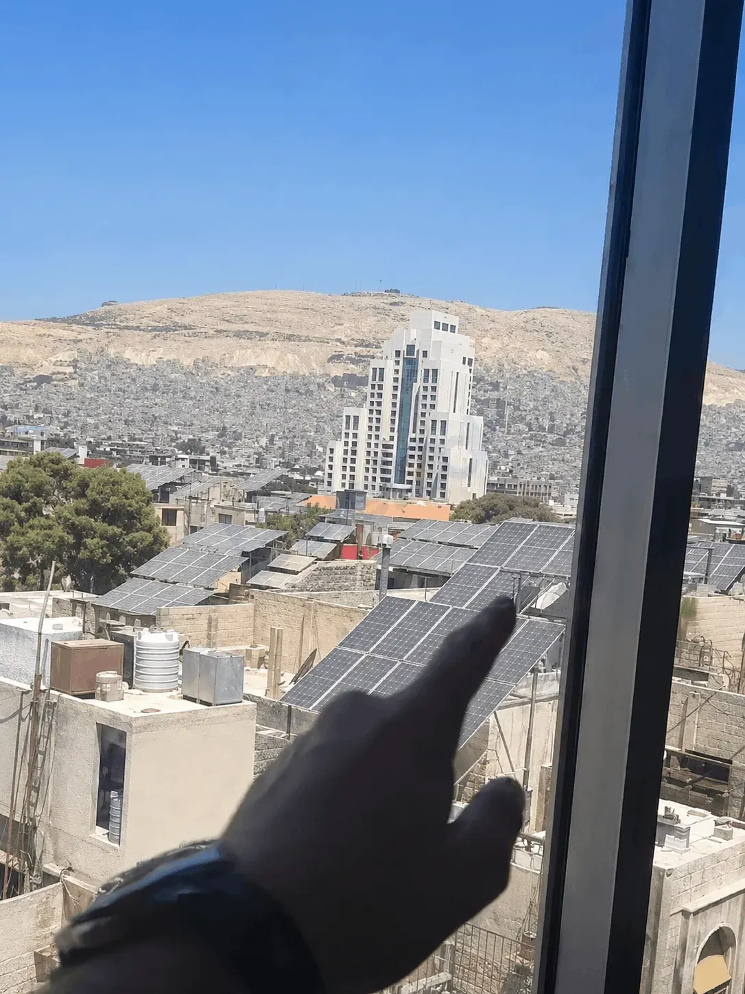 للبيع عقار تجاري في الحلبوني مقابل بن الشامي