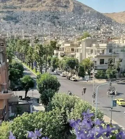 للبيع عقار في أبو رمانة قرب مطعم فيرساي