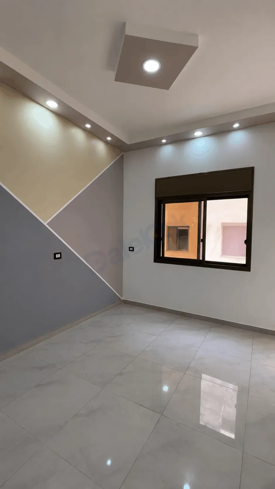 للبيع عقار يصلح سكني و تجاري في صحنايا