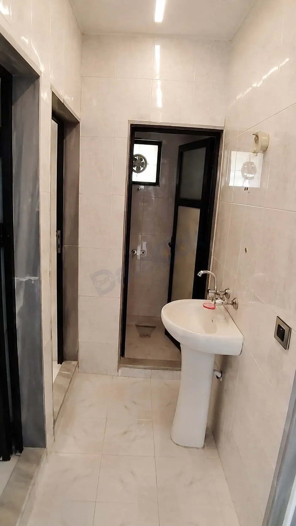 uploads/advertisements/images/للبيع_غرفتين_وصالون_مع_برندا_بمسبق_الصنع_بطلعة_المعوقين__7_-1787769767207.webp