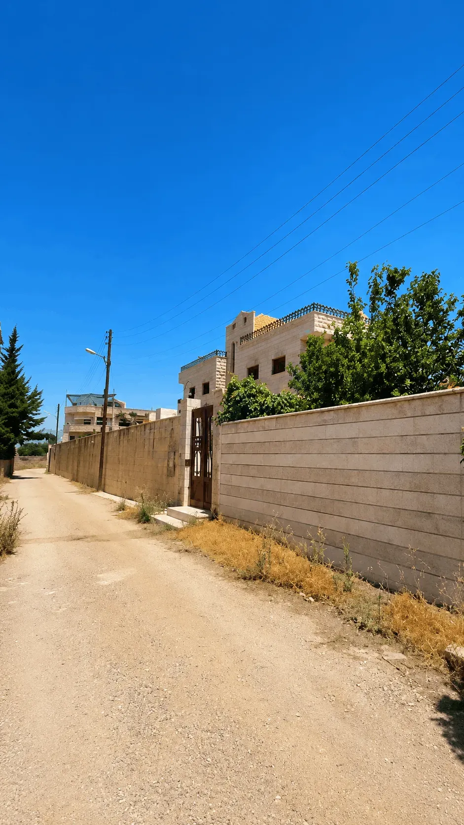للبيع فيلا بمنطقة التكية _ مضايا
