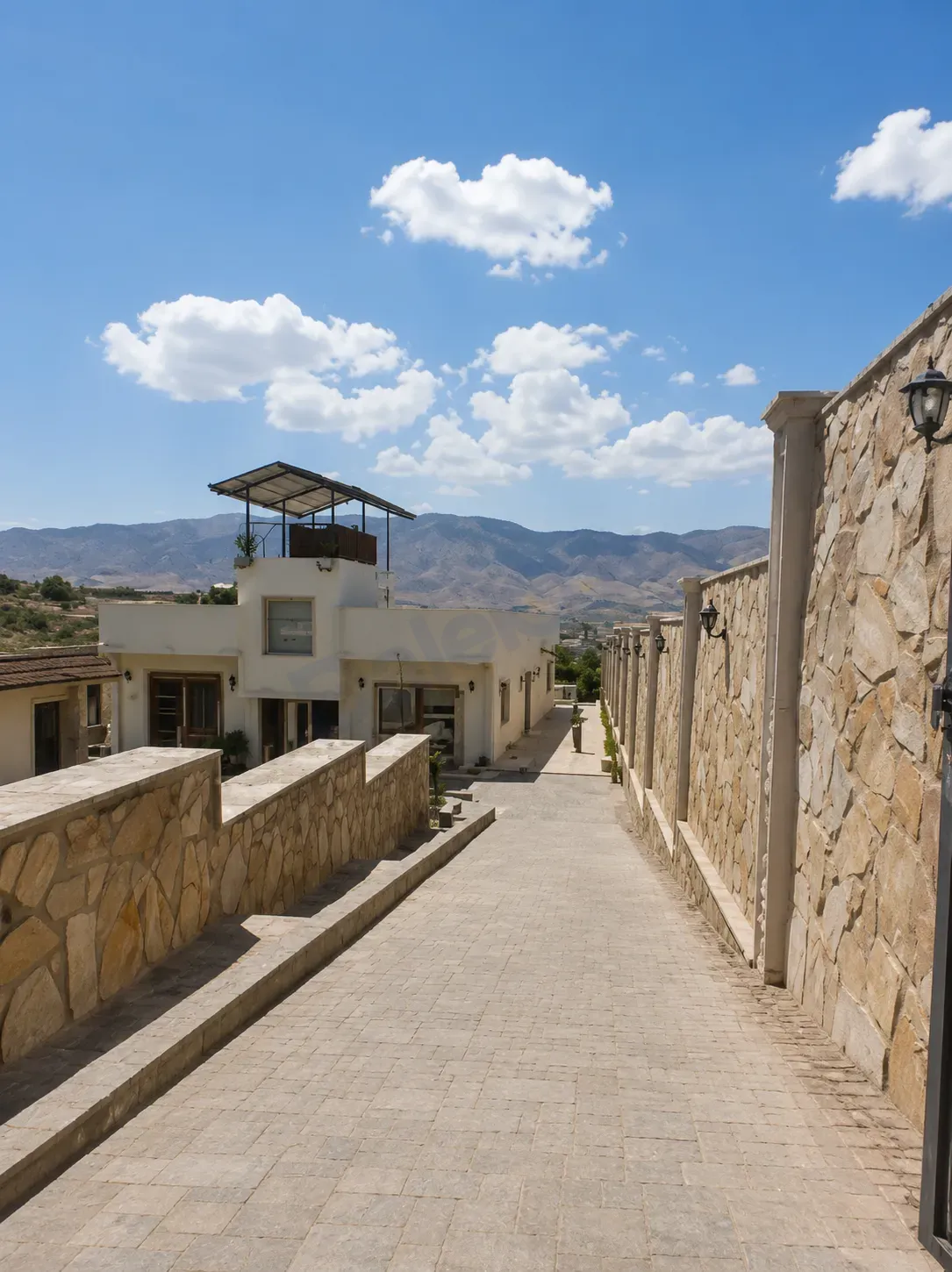 For sale high-end villa in Kurum Madaya