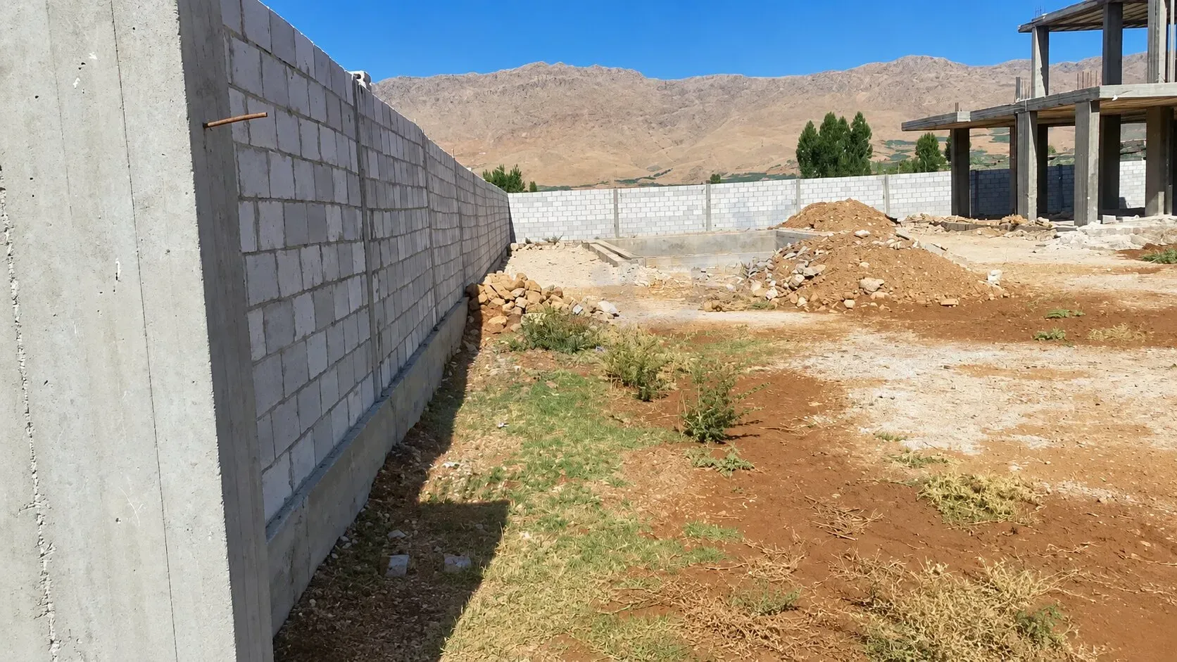 للبيع فيلا على العضم في سهل مضايا
