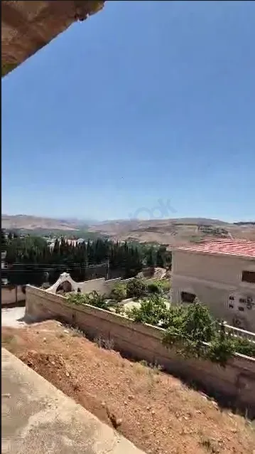 للبيع فيلا على العضم في كروم مضايا