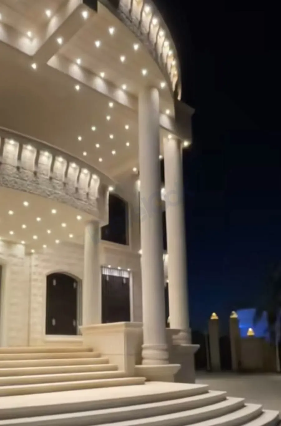 للبيع فيلا في الاذقية رأس شمرا أول طريق القصر