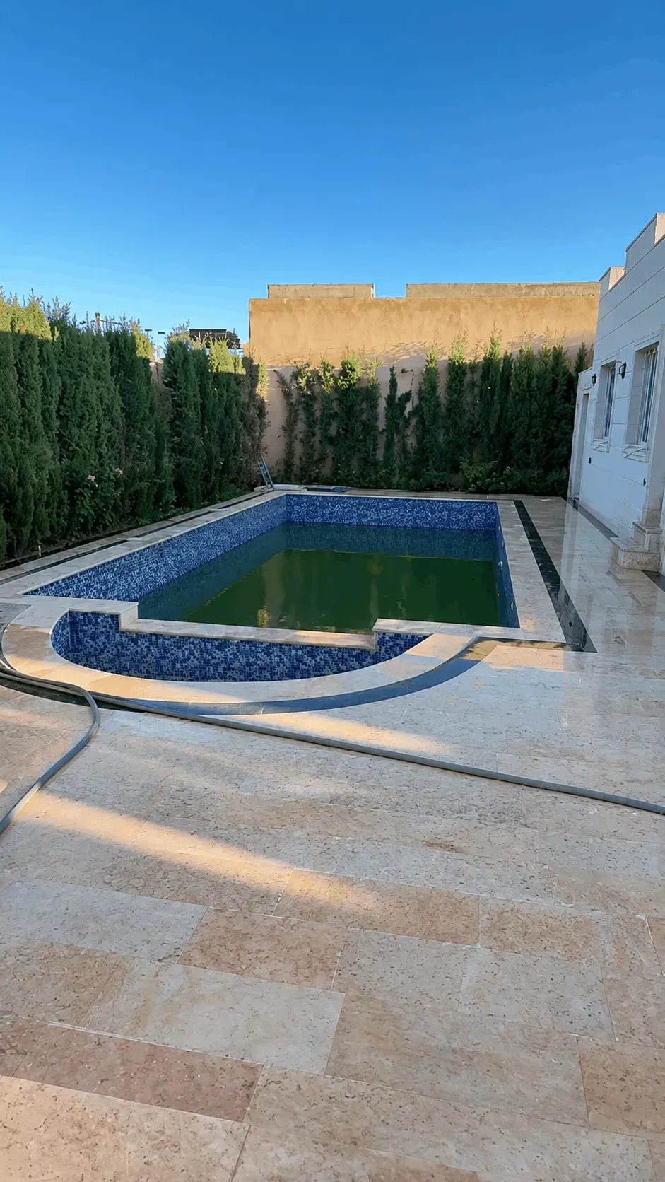 للبيع فيلا في دروشا ضمن شارع سكني