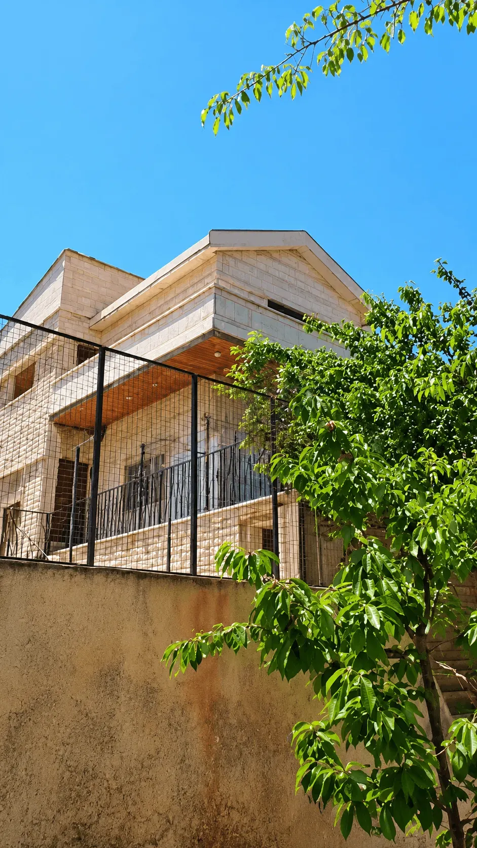 uploads/advertisements/images/للبيع_فيلا_للبيع_في_التكية_مضايا__4_-1782748978891.webp