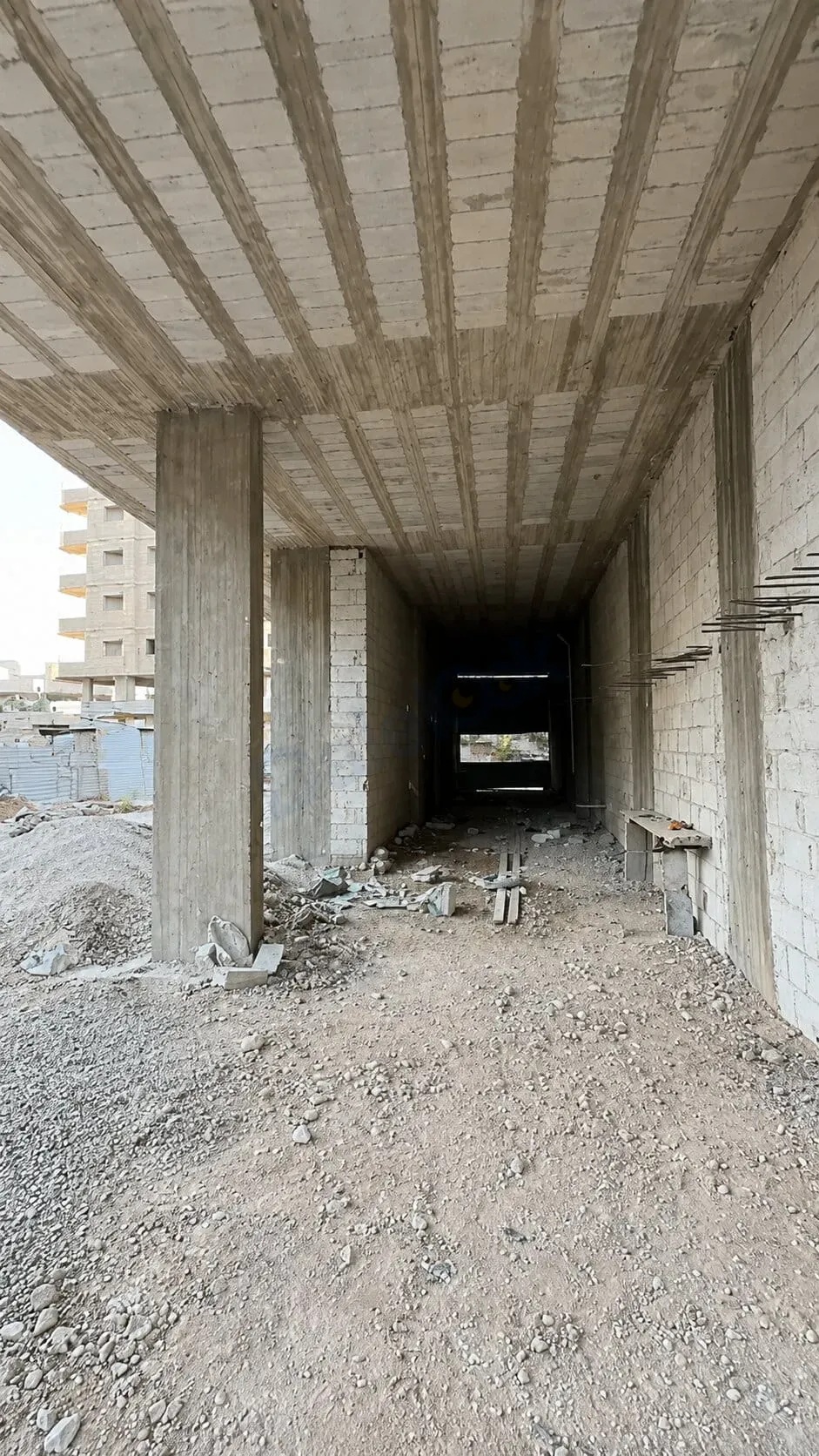 uploads/advertisements/images/للبيع_محل_تجاري_على_العضم_في_بيت_سحم__2_-1787525403251.webp