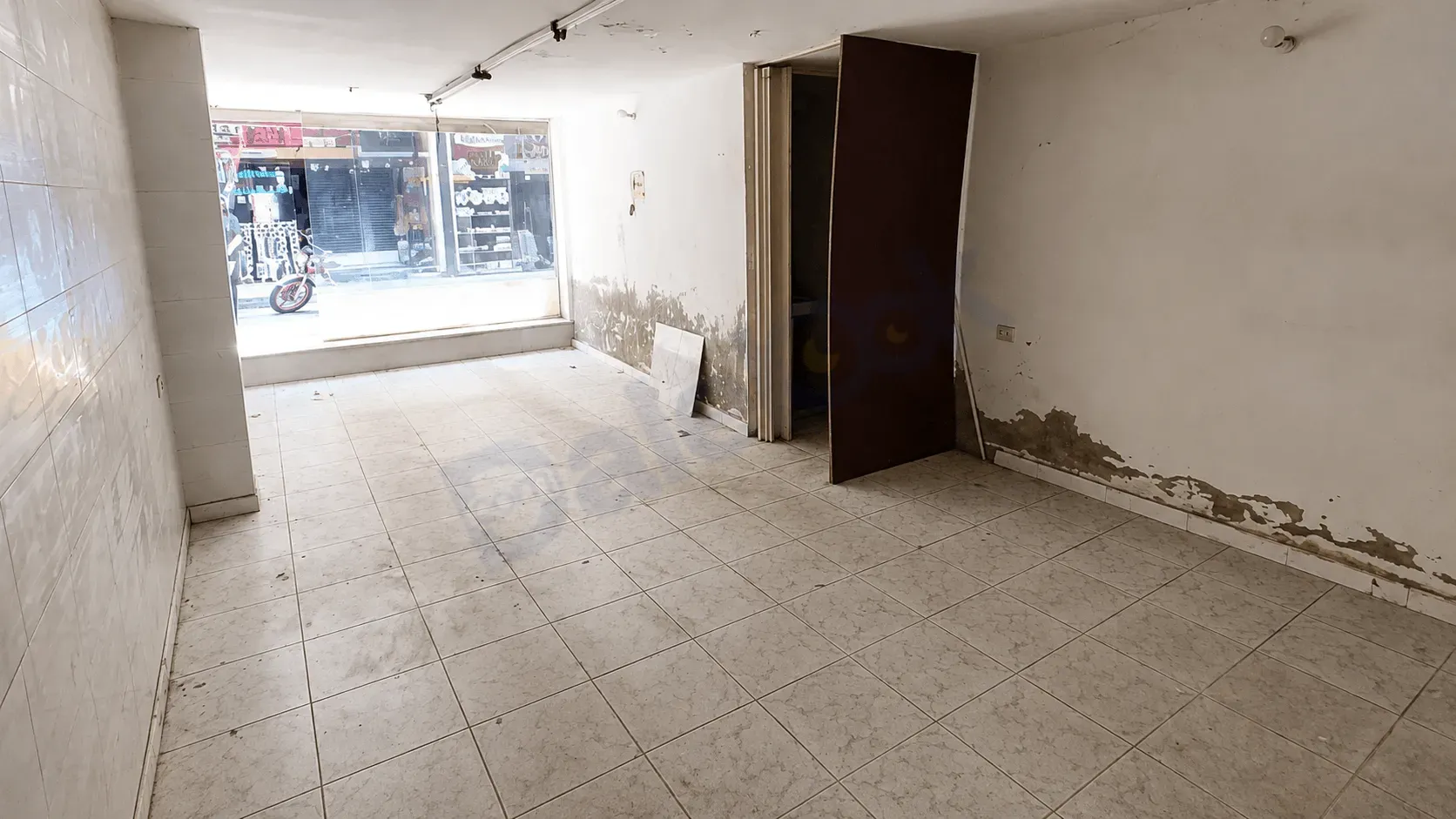 uploads/advertisements/images/للبيع_محل_تجاري_في_جبلة_شارع_البالة__3_-1785360725591.webp