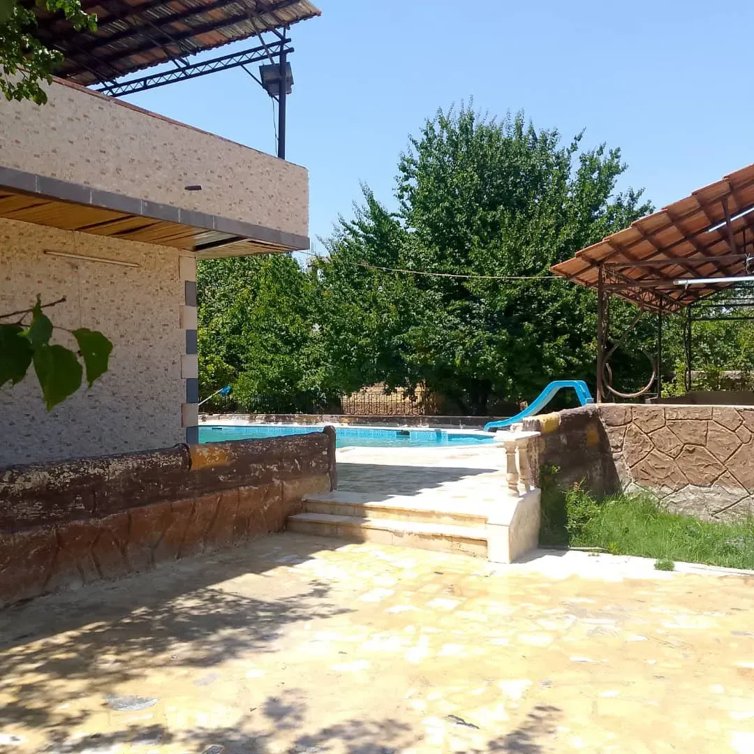 للبيع مزرعة في الزبداني التكية