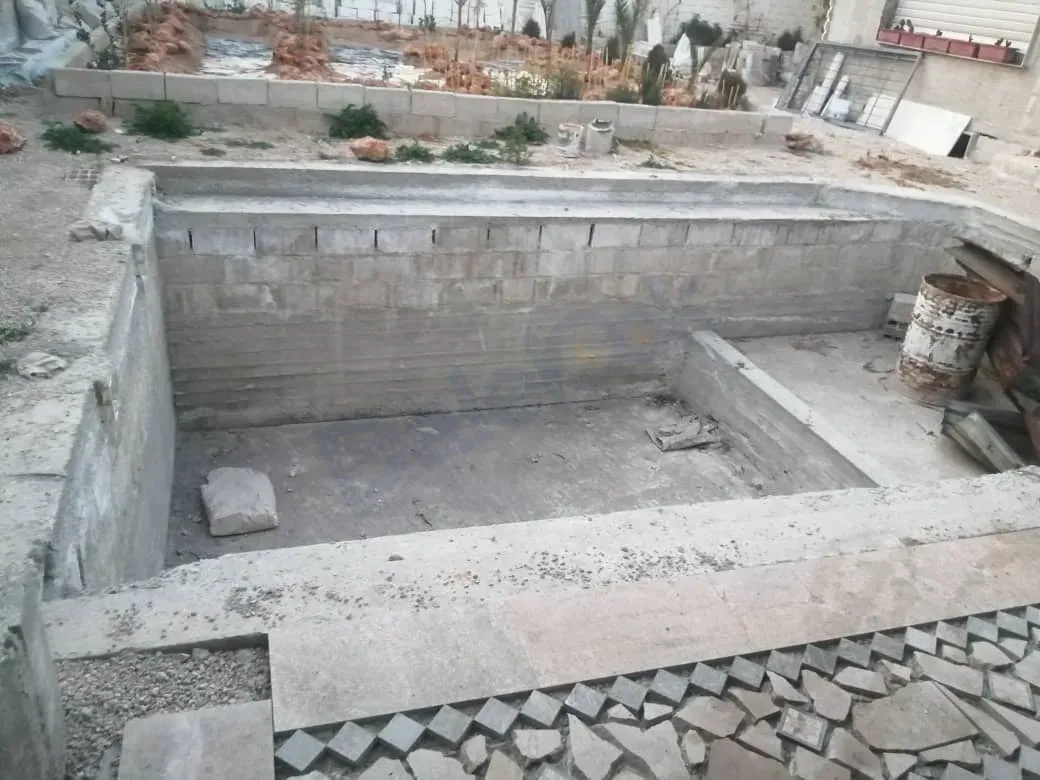 للبيع مزرعة في دوما اول طريق المسلخ