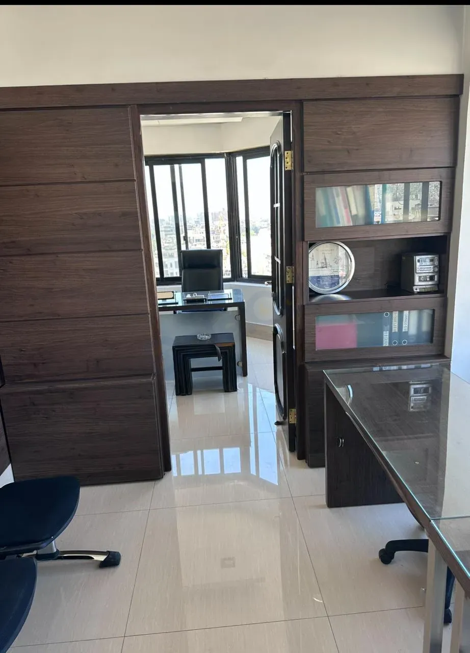 uploads/advertisements/images/للبيع_مكتب_تجاري_في_برج_دمشق__1_-1791399640215.webp