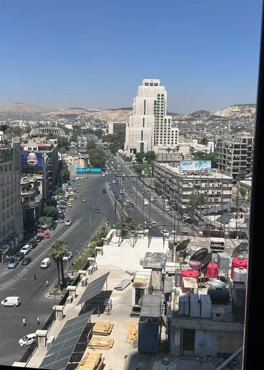 uploads/advertisements/images/للبيع_مكتب_تجاري_في_برج_دمشق__3_-1791399640216.webp