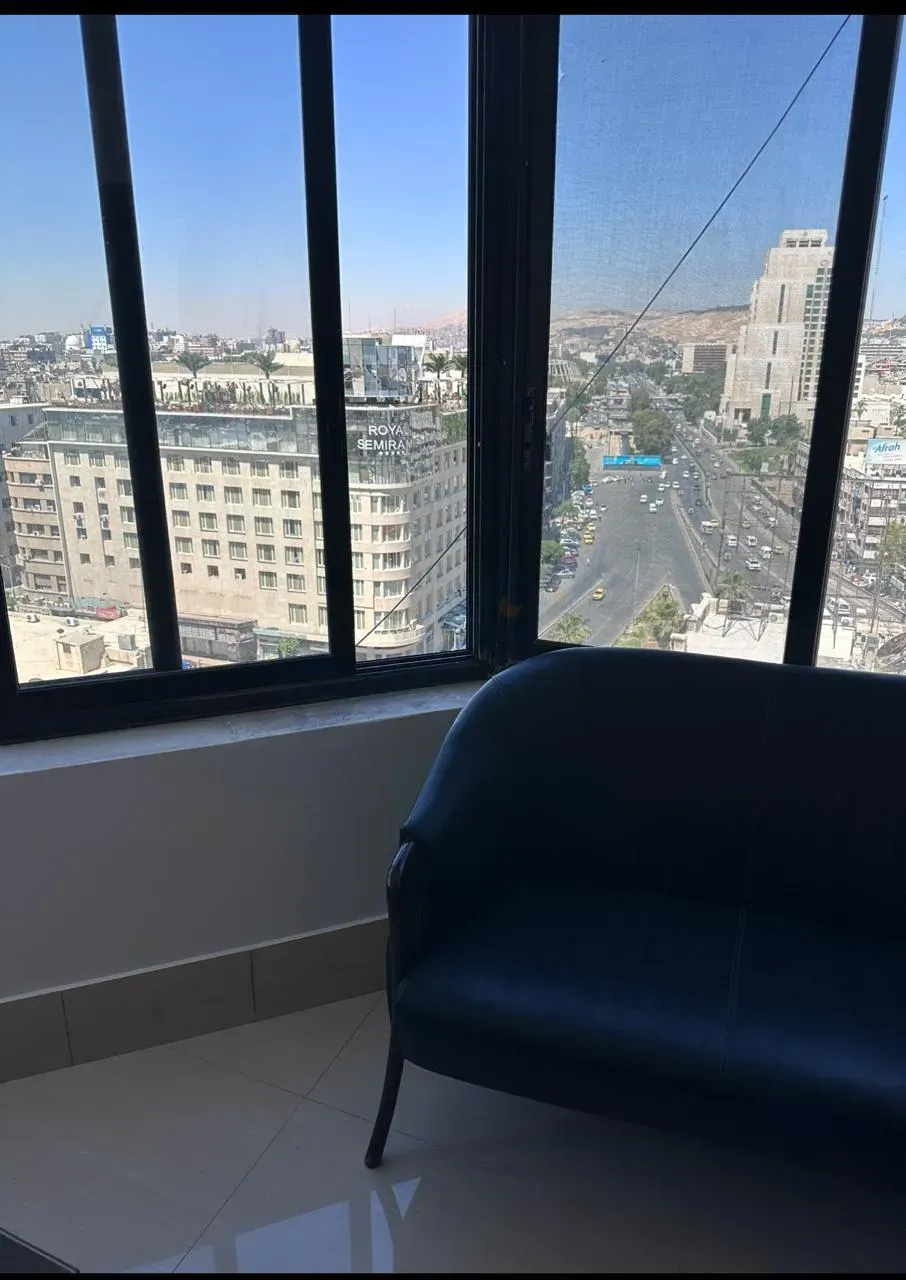 uploads/advertisements/images/للبيع_مكتب_تجاري_في_برج_دمشق__7_-1791399640215.webp