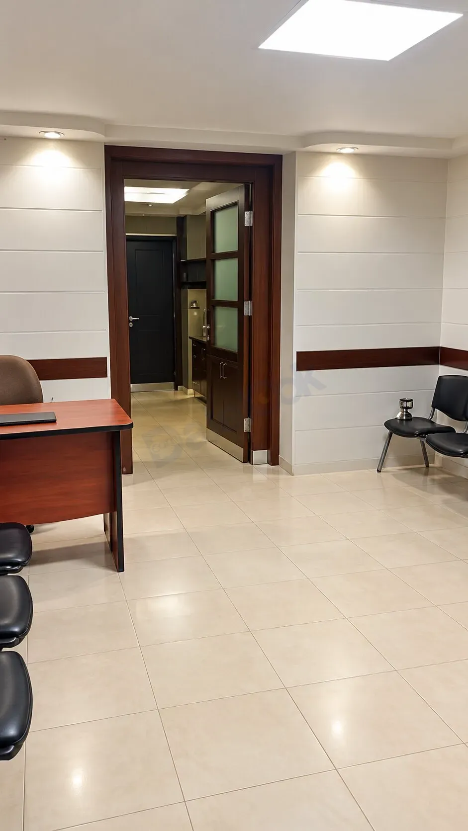 للبيع مكتب في شارع بغداد قرب جامع لالا باشا