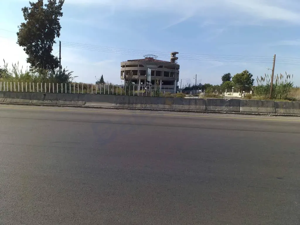 للبيع منتجع سياحي على اتستراد جبلة بانياس