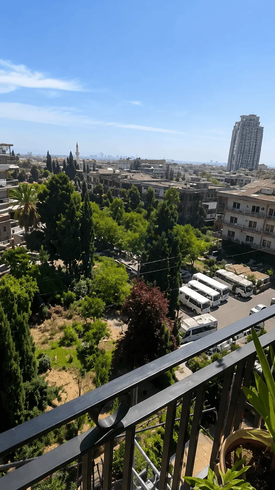 للبيع منزل اطلالة مفتوحة في كورنيش الميدان