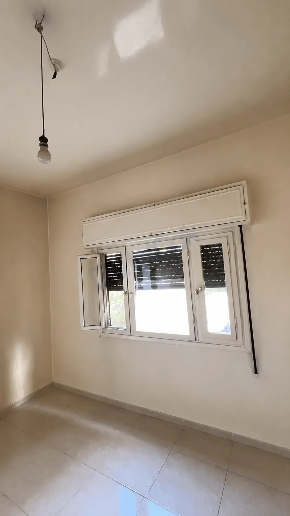 uploads/advertisements/images/للبيع_منزل_سكني_في_العباسيين__6_-1784757559240.webp