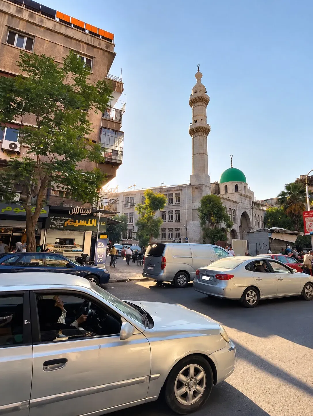 للبيع منزل شارع خالدابن الوليدقرب جامع زيد