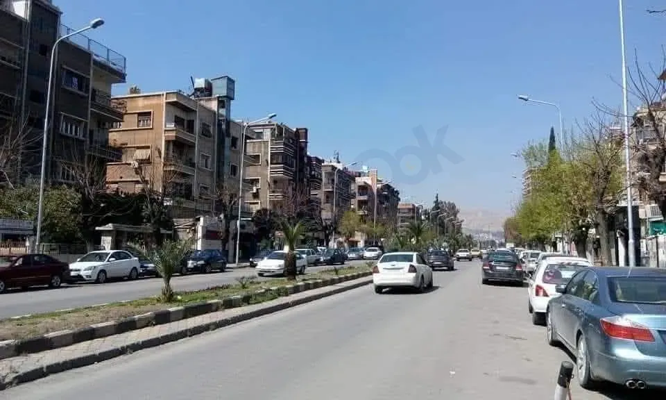 uploads/advertisements/images/للبيع_منزل_غرب_التــجـارة_مقابل_حديقة_البط-1782646357463.webp