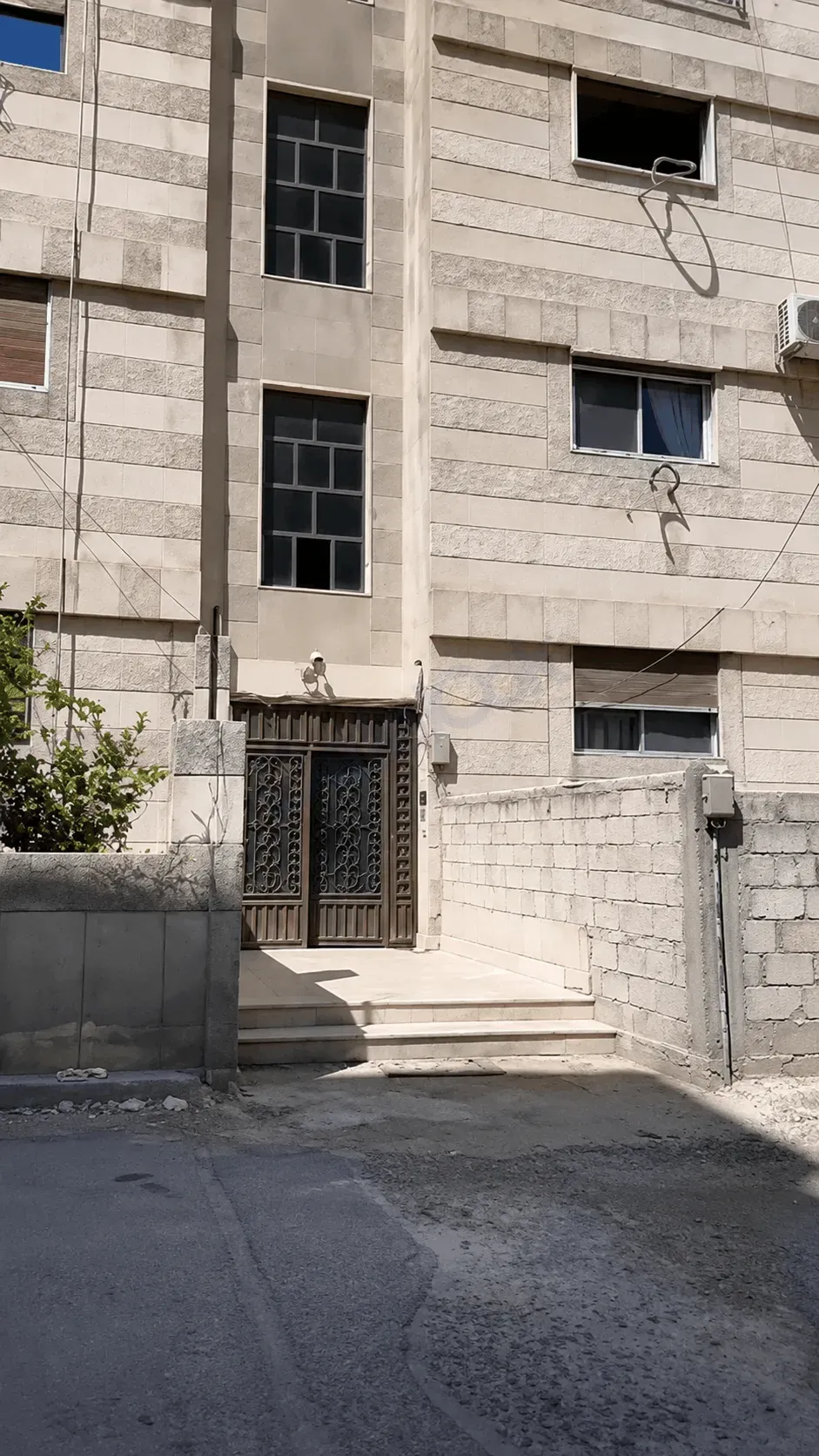 uploads/advertisements/images/للبيع_منزل_في_جديدة_عرطوز_البلد_السكن_الأول__2_-1785148441793.webp