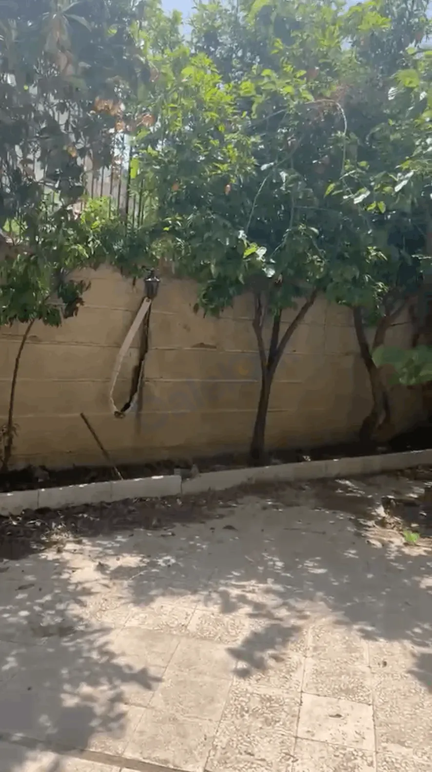 للبيع منزل موقع مميز مع رخصة تجاري