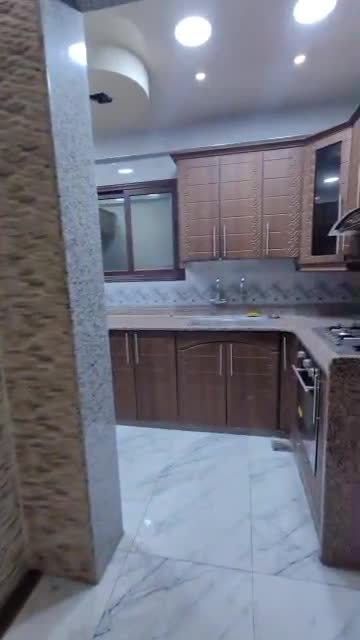 للاجار شقة فاضية في البرامكة شارع النخلات.mp4