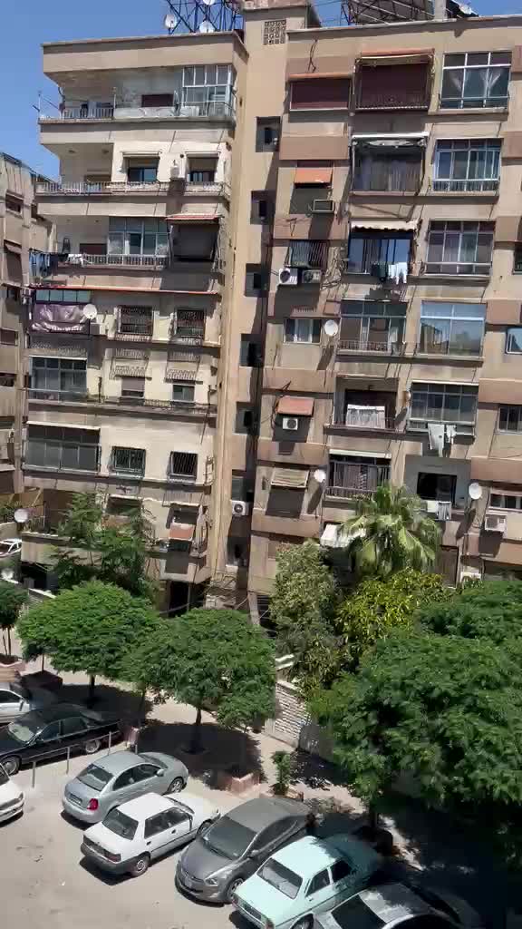 للبيع شقة بإطلالة مفتوحة في شرقي الميدان.mp4