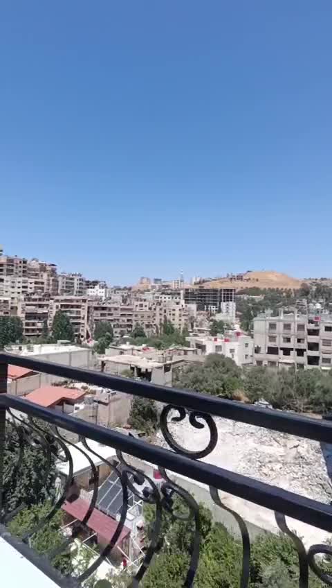 للبيع شقة بإطلالة ملكية في الهامة طريق الوادي.mp4
