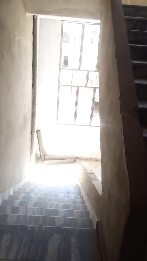 للبيع شقة في أشرفية صحنايا على الشارع العام.mp4
