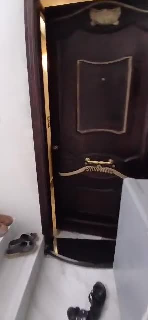للبيع شقة في الزاهرة القديمة.mp4
