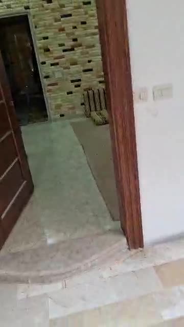 للبيع شقة في صحنايا ساحة الازروني.mp4