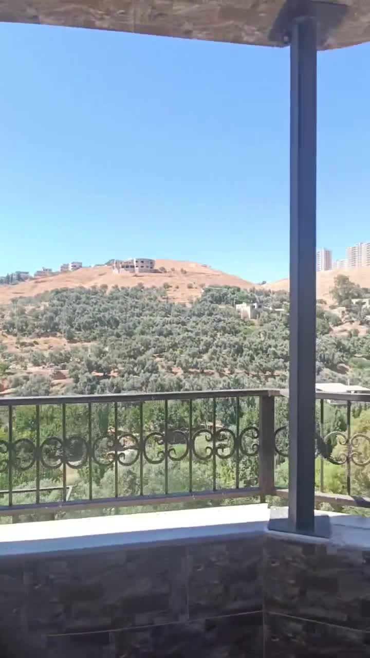 للبيع شقة مع سطح خاص في الهامة.mp4