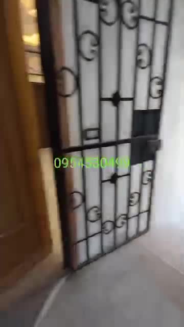 للبيع شقه بيت سحم  قريبه من دوار الجمل نسق تاتي عن الشارع.mp4