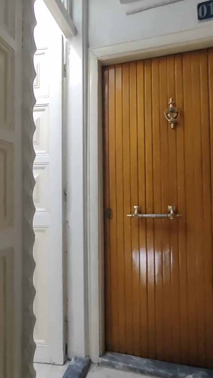 للبيع ملحق مع السطح بشارع بغداد.mp4