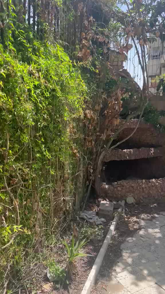 للبيع منزل موقع مميز مع رخصة تجاري.mp4